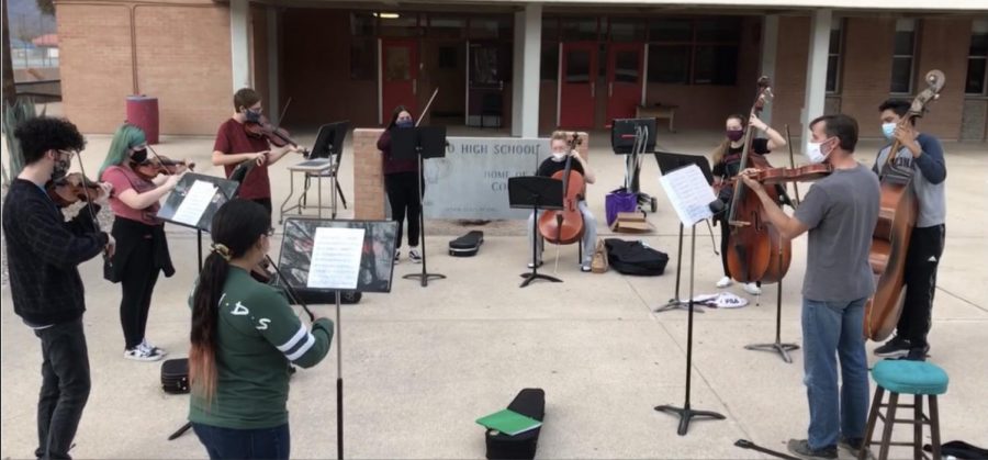 Mr. Marrs and the Sahuaro Orchestra Start Their Outside Rehearsals!